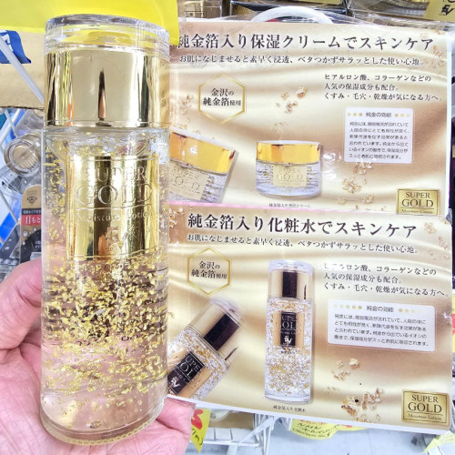 日本SUPER GOLD珍貴金箔保濕精華水135ml (7月上旬)